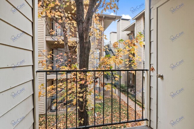 Foto del edificio - Modern 1/1 Condo on Royal Ln! **INCENTIVE**