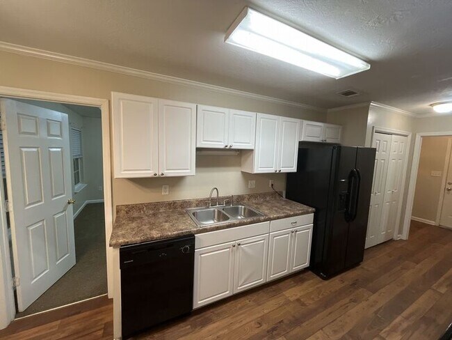 Foto del edificio - 1946 Shoreline Dr