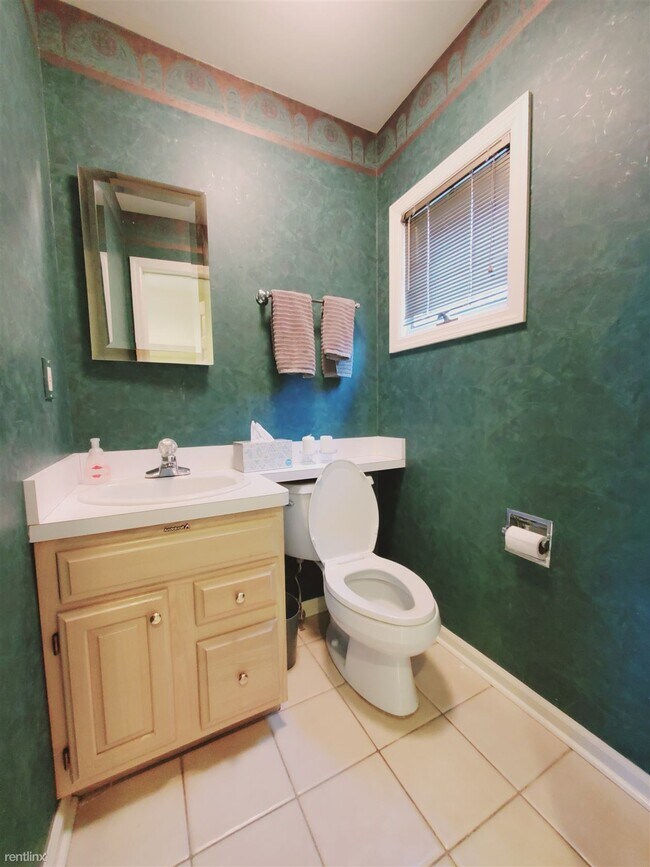 Building Photo - 2 br, 2.5 bath Townhome - 57 Whitmore Ln U...