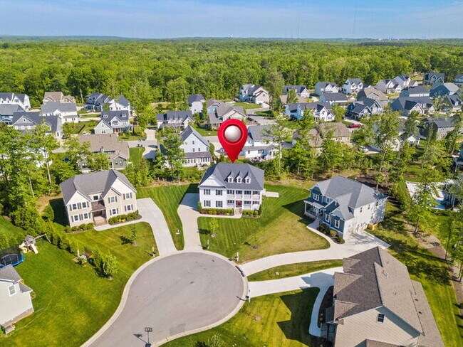 Building Photo - Spacious 5-Bedroom Oasis with 3.5 Baths in...