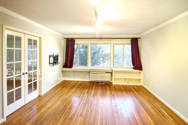 Building Photo - 2020 Beech Ave