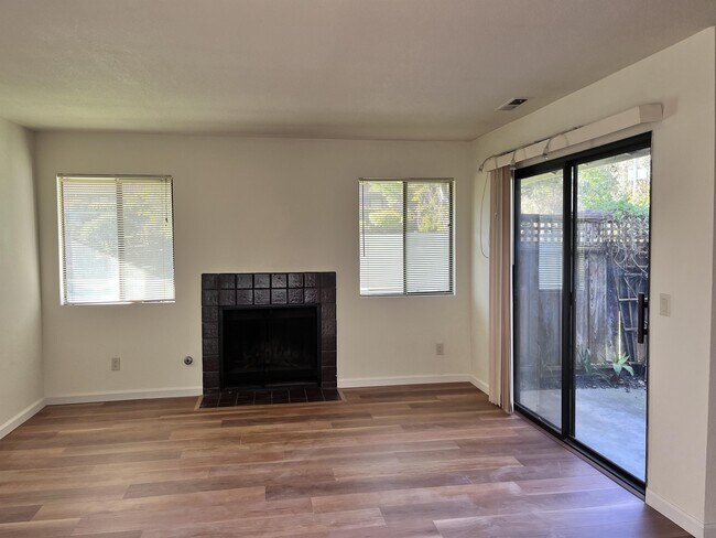 Building Photo - 133 Torrey Pine Terrace