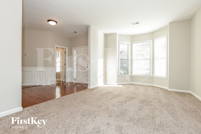 Foto del edificio - 855 Stonehaven Rd SW