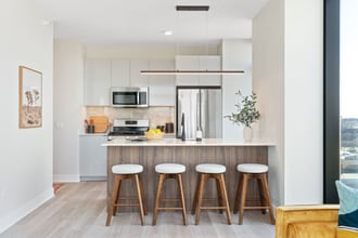 Building Photo - 1063 W Van Buren St