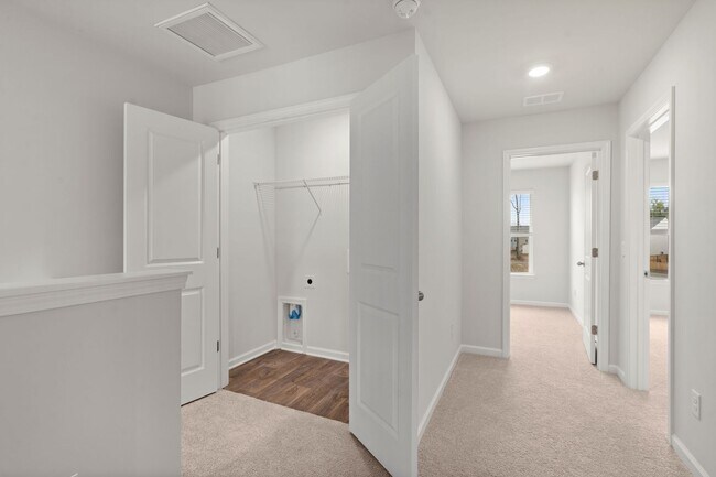 Foto del edificio - Spacious townhome in Summerville