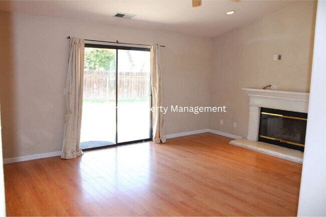 Foto del edificio - 4 Bedroom/2 Bath Home in Clovis  (Herndon ...