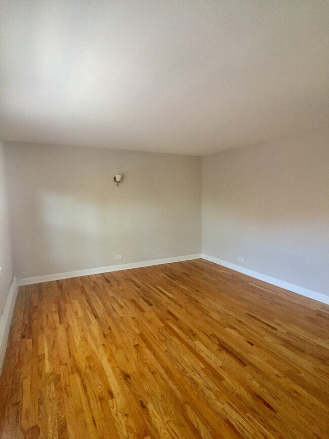 Foto del edificio - 2110 W Foster Ave