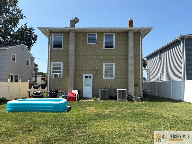 Building Photo - 575 Allgair Ave