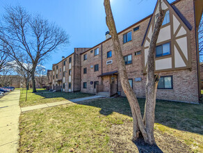 Building Photo - 801 S Dwyer Ave