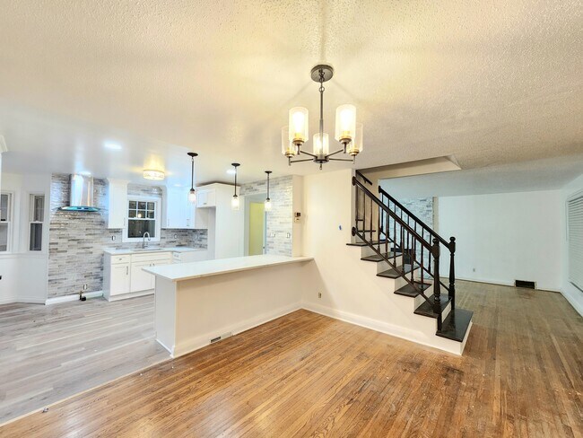 Foto del edificio - 8 Roycroft Blvd