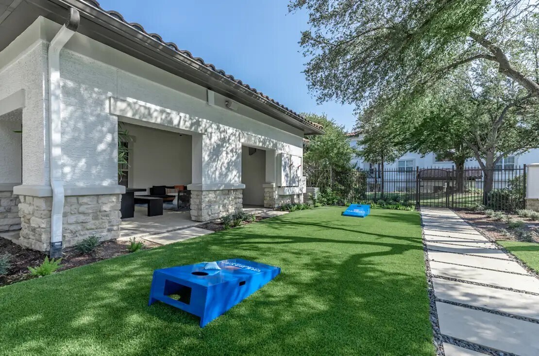 Foto principal - 9914 Military Dr W