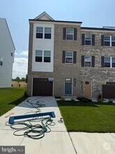 Building Photo - 16626 Green Glade Dr