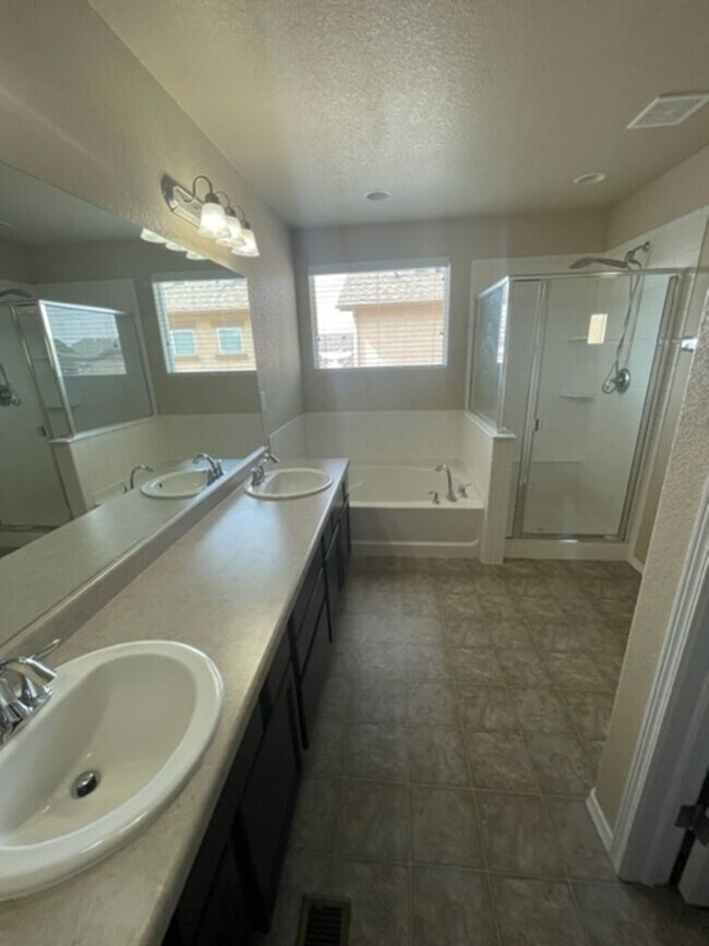 Foto del edificio - Gorgeous Wolf Ranch Home!!!