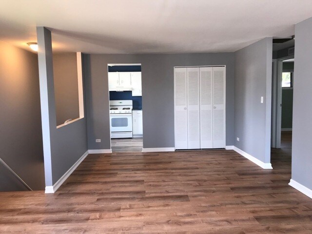 Building Photo - 101 Tonset Ct