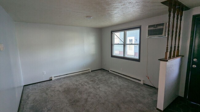 Building Photo - 1461 Spring Ave NE