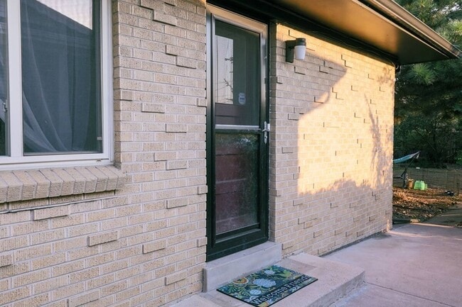 Foto del edificio - 6659 Upham Dr