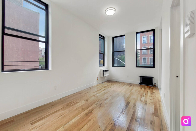 Foto del edificio - 37 1/2 Bedford St