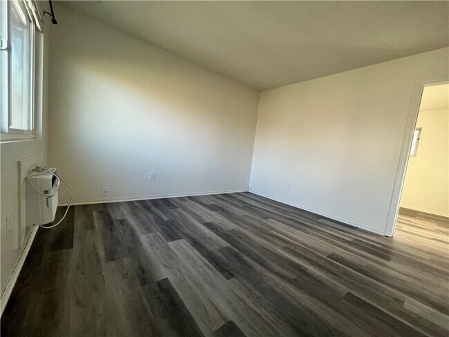 Foto del edificio - 21808 Walnut Ave