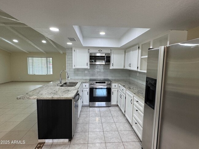 Building Photo - 5502 W Frier Dr
