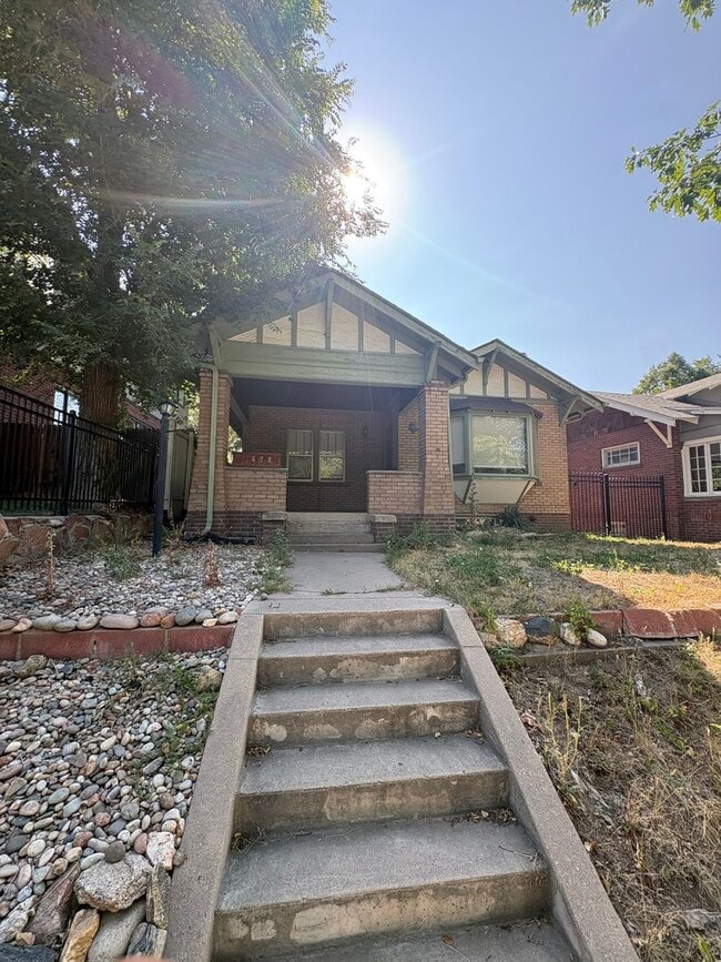 Building Photo - 678 S Corona St