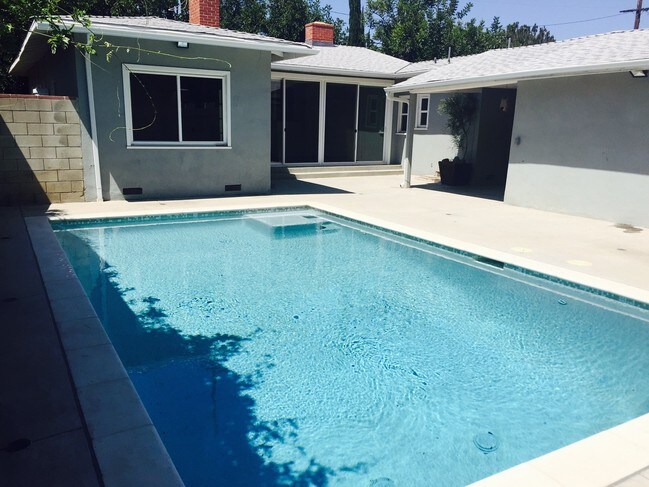 Foto del edificio - 13306 Magnolia Blvd