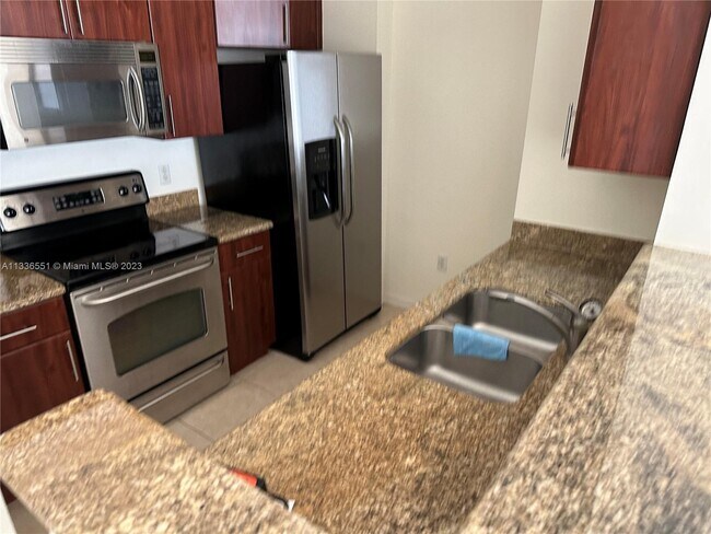 Foto del edificio - 2401 NE 65th St