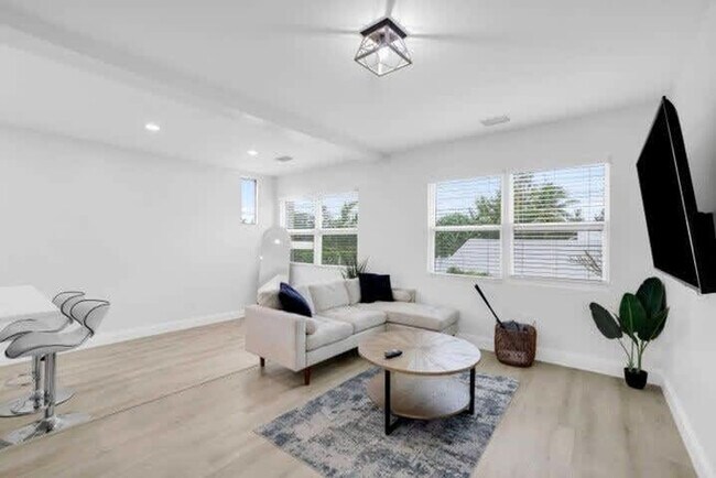 Building Photo - 4603 N Ocean Blvd