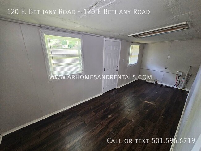 Foto del edificio - 120 E Bethany Rd