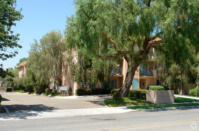 Building Photo - Peppertree Court Apartments