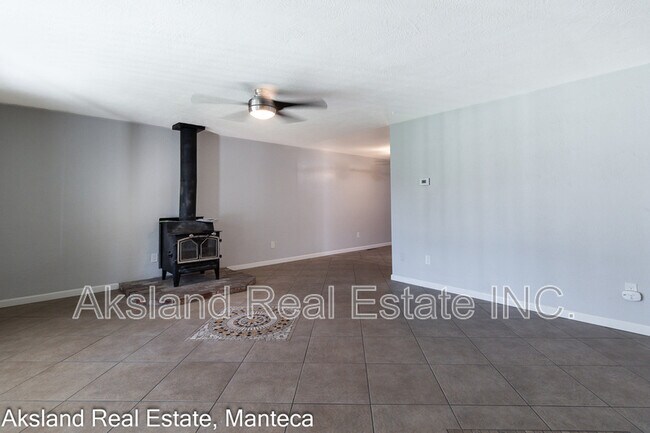 Foto del edificio - 3007 W Lathrop Rd