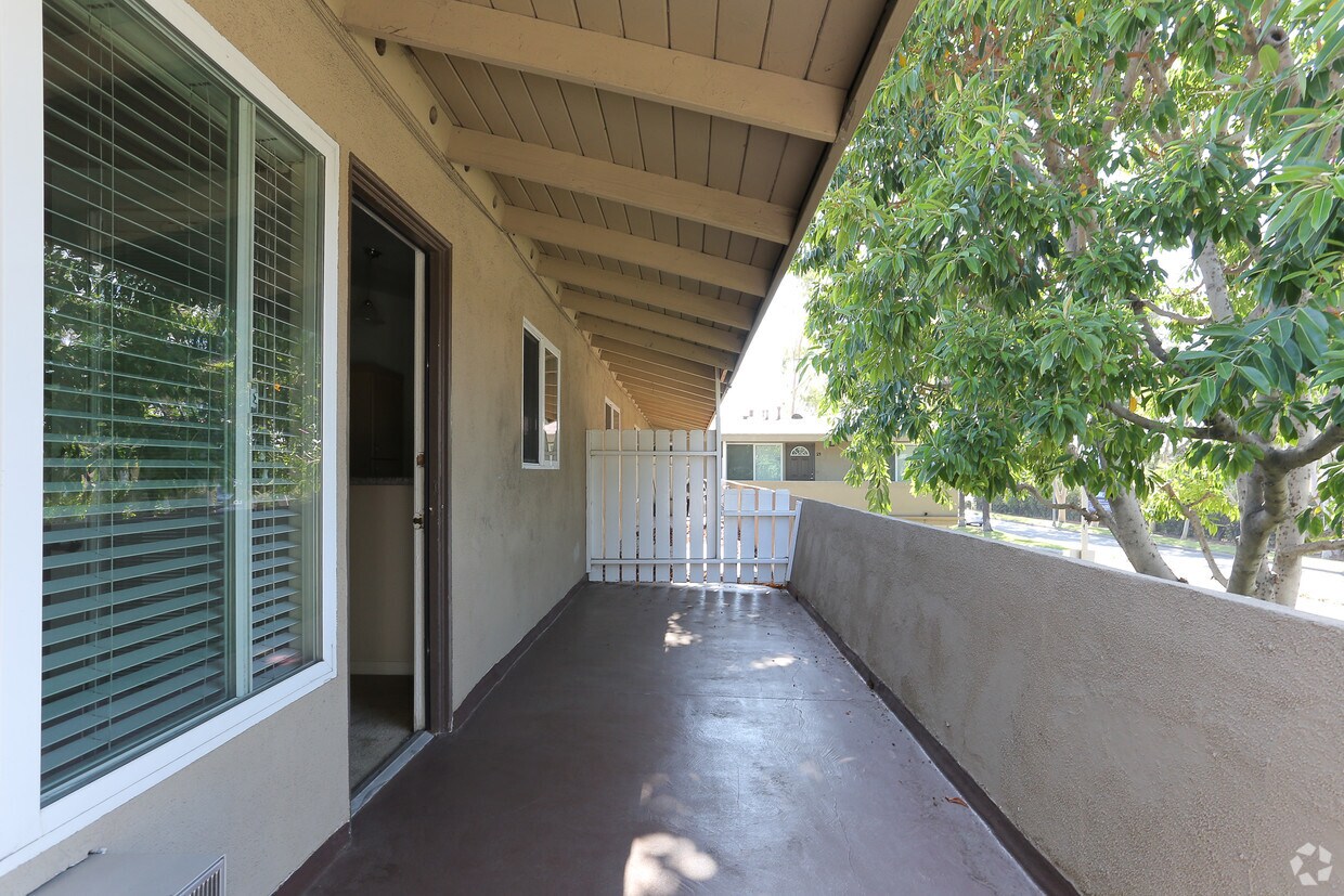 Park Del Amo - Apartments in Lakewood, CA | Westside Rentals Park Del Amo - Apartments in Lakewood, CA | Westside Rentals