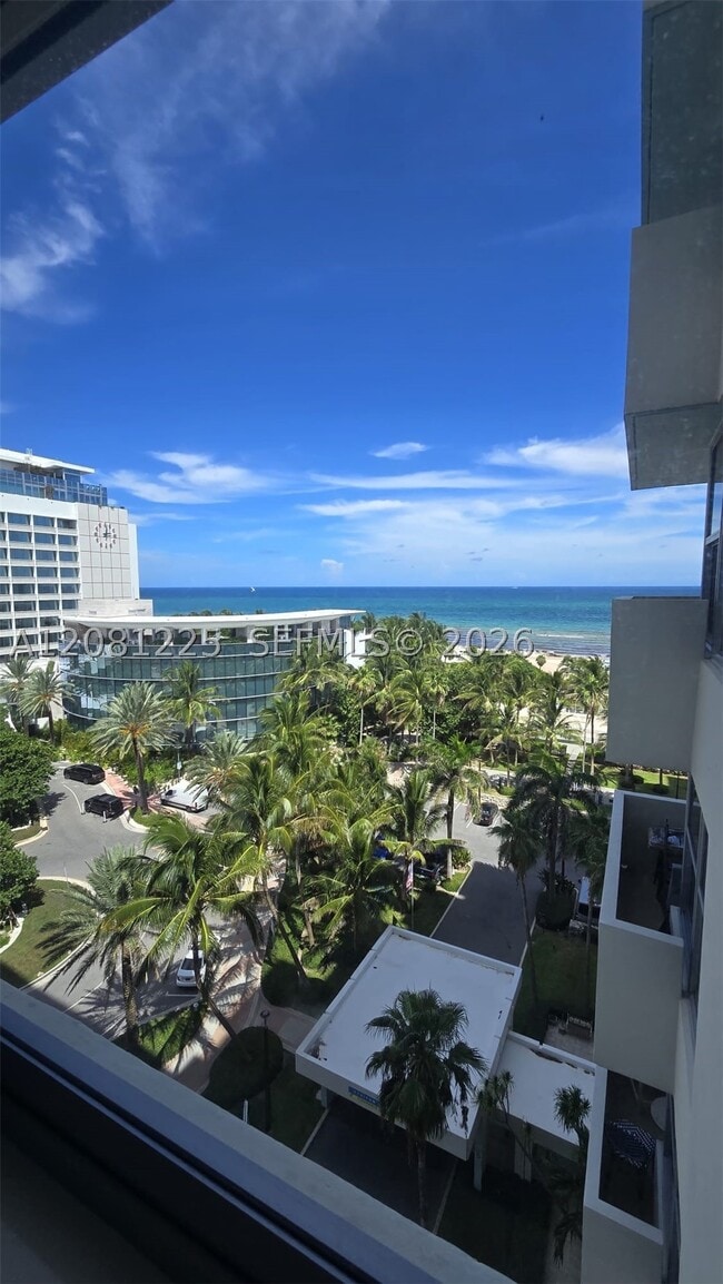 Building Photo - 2899 Collins Ave