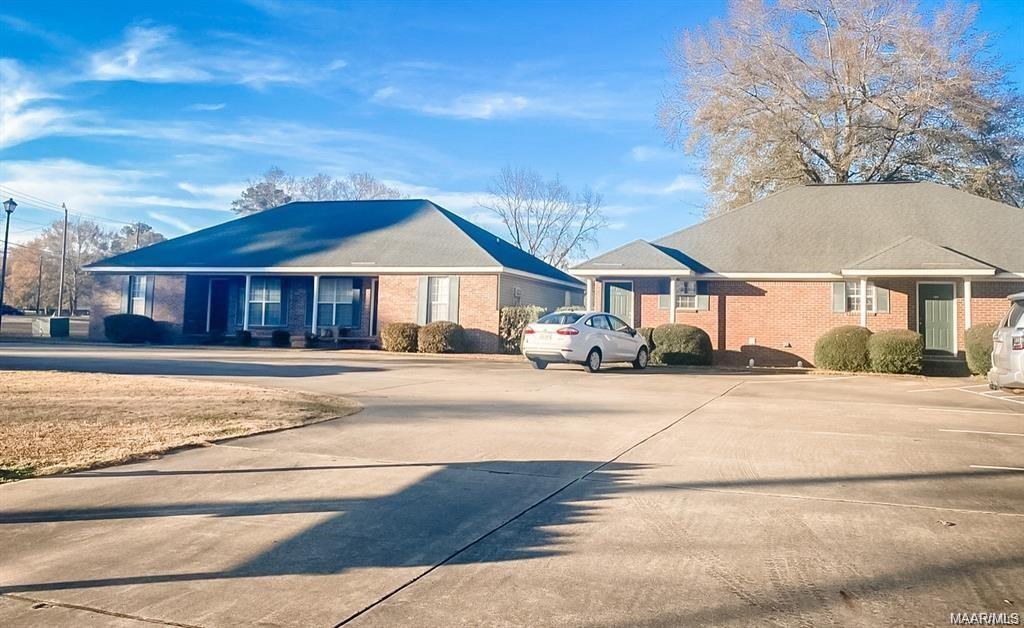 Foto principal - 5260 Main St