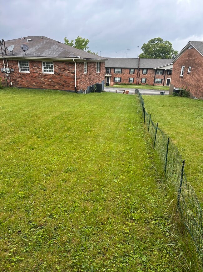 Building Photo - 1274 Centre Pky