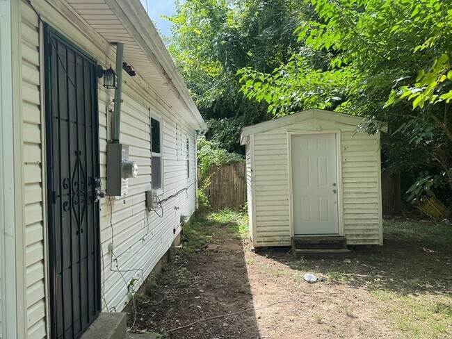 Building Photo - 10113 Duke Dr