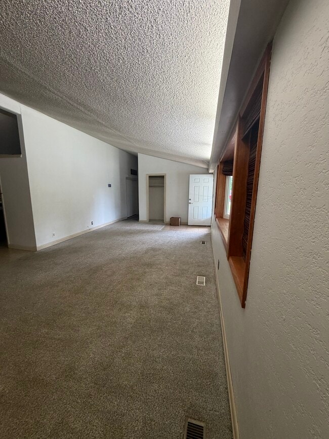 living room - 3301 Canterbury Dr