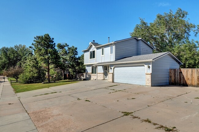 Building Photo - 6630 Cottonwood Grove Dr