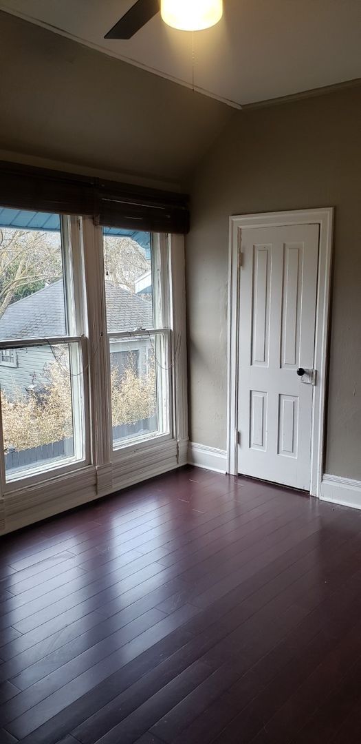 Foto del edificio - One bedroom, one bath upper unit located i...