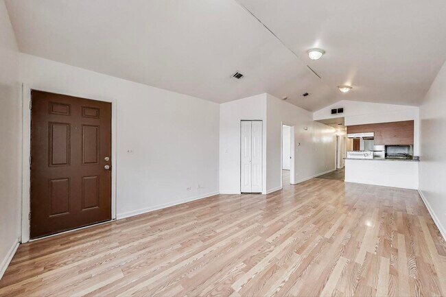 Foto del edificio - 4641 S Drake Ave