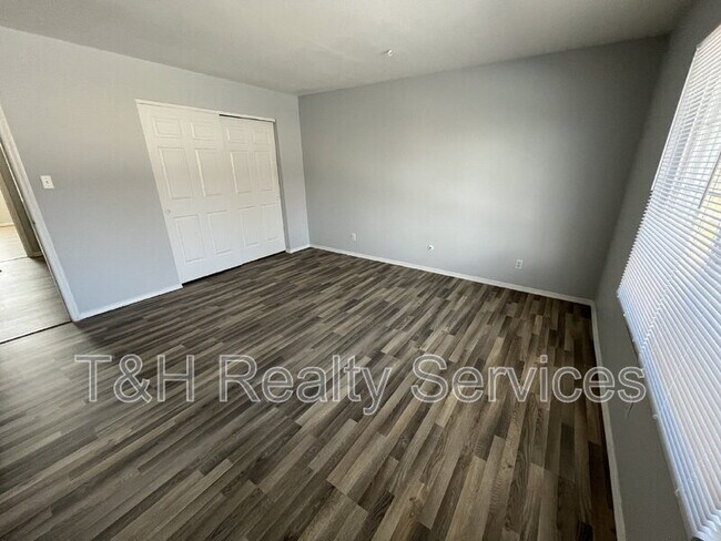 Foto del edificio - 857 Indigo Way