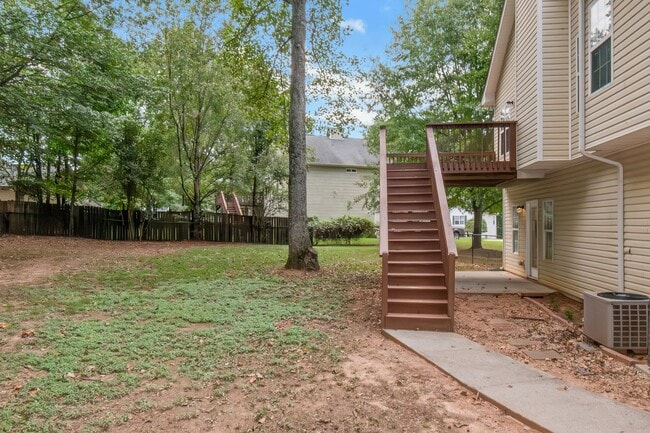 Building Photo - Impressive 4 Bed, 3 Bath Home with Fenced ...