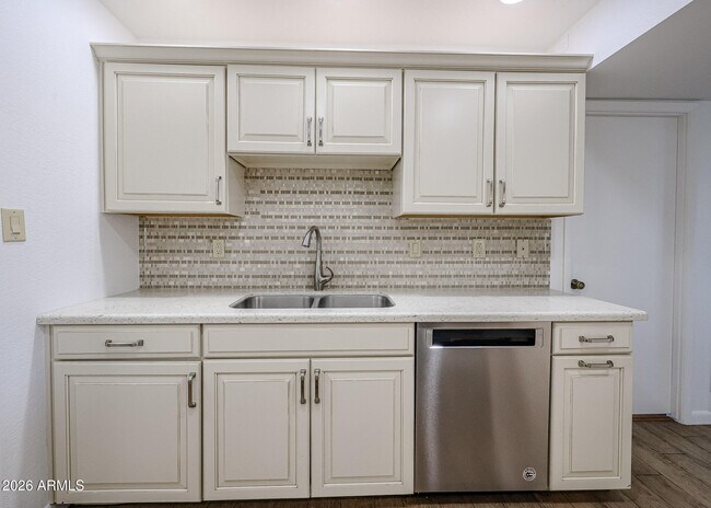 Foto del edificio - 8333 E Orange Blossom Ln