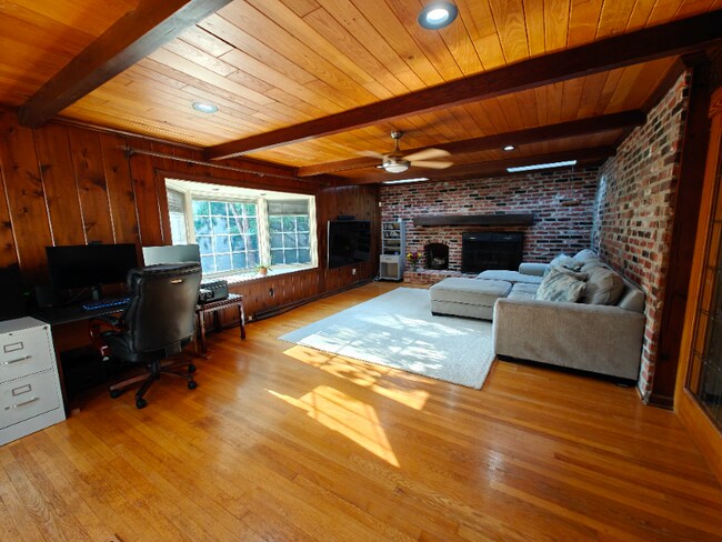 Building Photo - 120 Ferncliff Dr