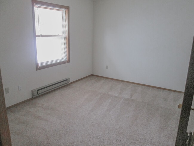 Building Photo - 308 Pine Crest Dr