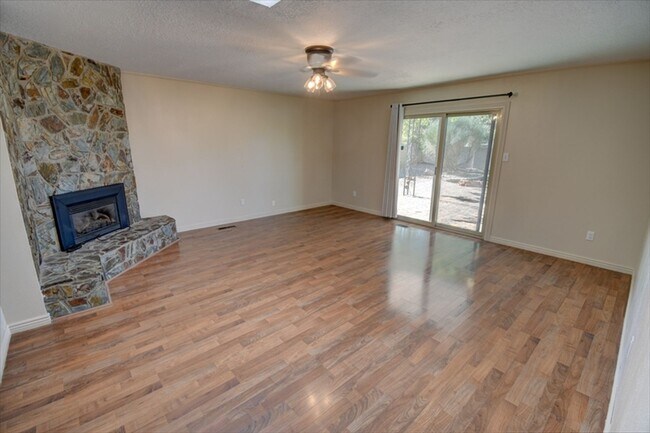 Foto del edificio - 13208 Blue Corn Maiden Trail NE