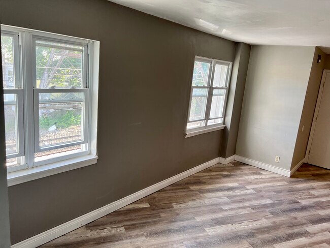 Building Photo - 3255 Cresson St