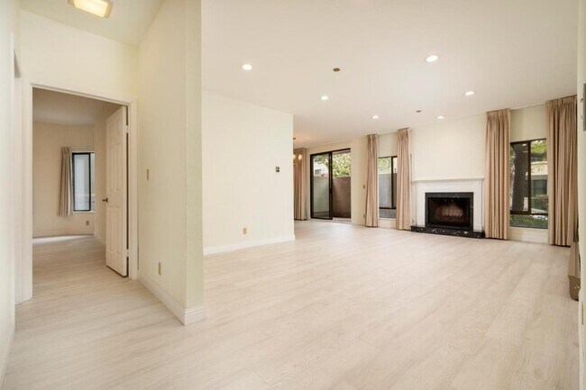 Building Photo - 217 8th Ave