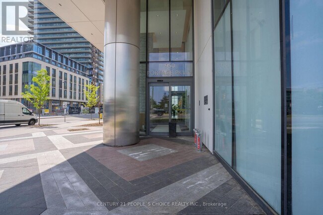 Photo du bâtiment - 950 Portage Pkwy