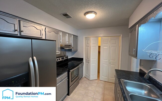 Building Photo - 3892 Oak Branch Cir W