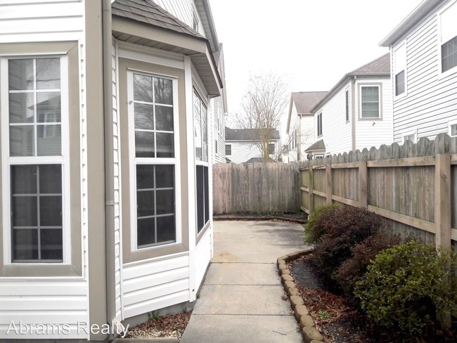 Building Photo - 3 br, 2.5 bath House - 1528 Tallwood Court